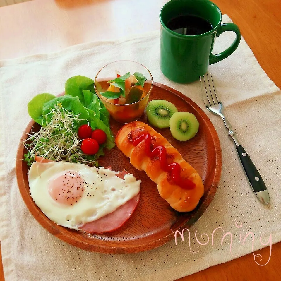 ウインナーロールで朝ごはん|えるえるさん