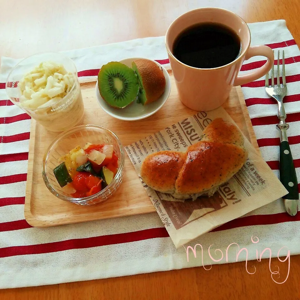 ゴマチーズパンで朝ごはん|えるえるさん