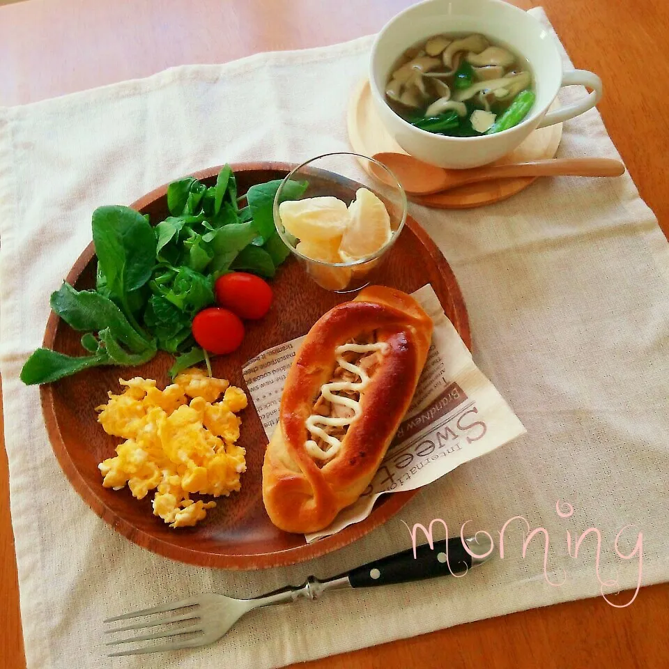 ツナマヨパンで朝ごはん|えるえるさん