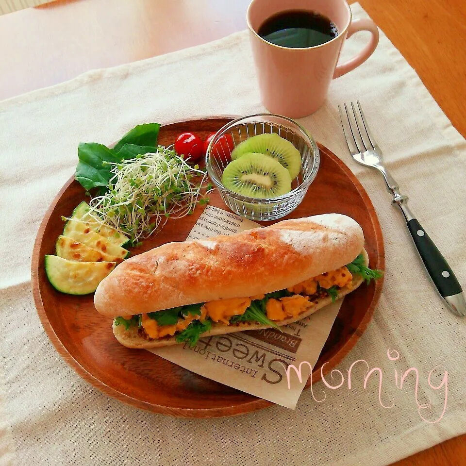 Snapdishの料理写真:バゲットサンドで朝ごはん|えるえるさん