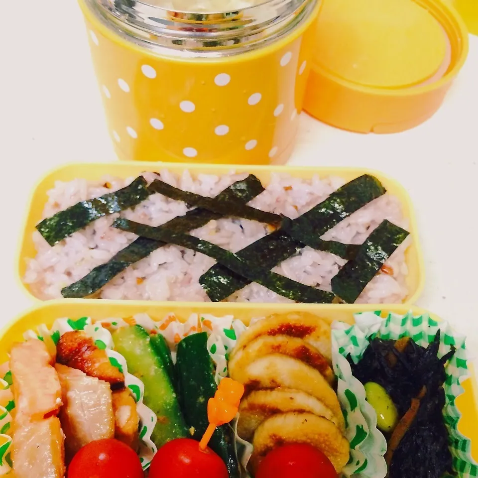 Snapdishの料理写真:雑穀ご飯＋豚汁弁当|ANZ,,さん