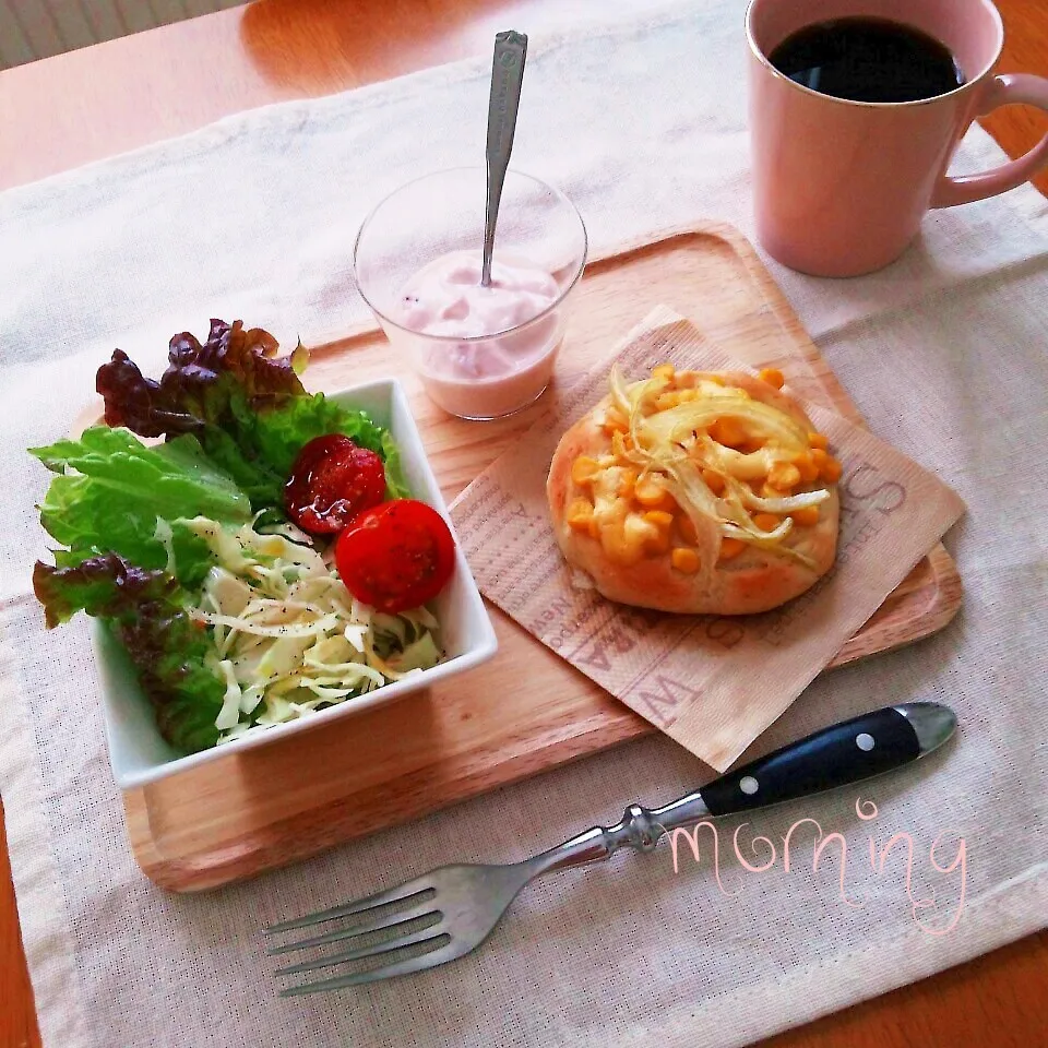 コーンパンで朝ごはん|えるえるさん