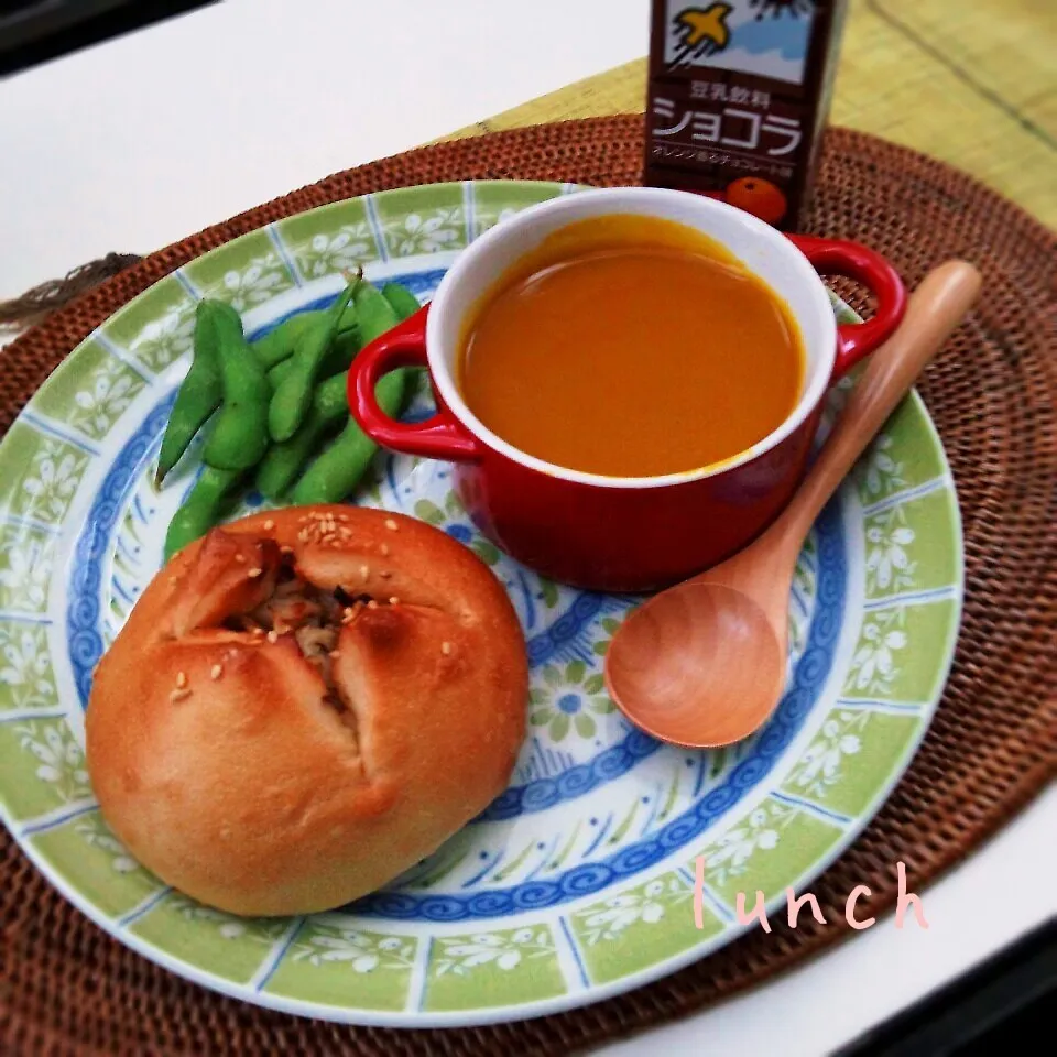 根菜パンでランチ|えるえるさん