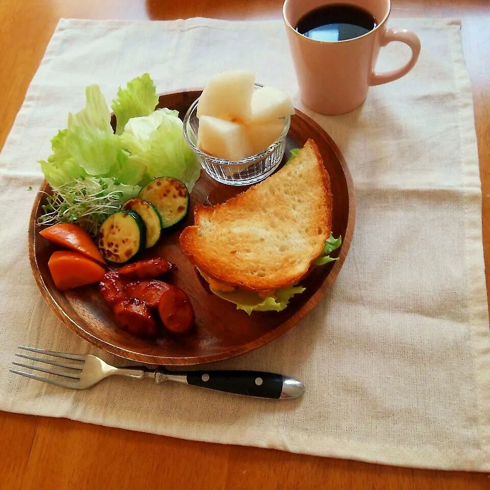 サンドイッチで朝ごはん|えるえるさん