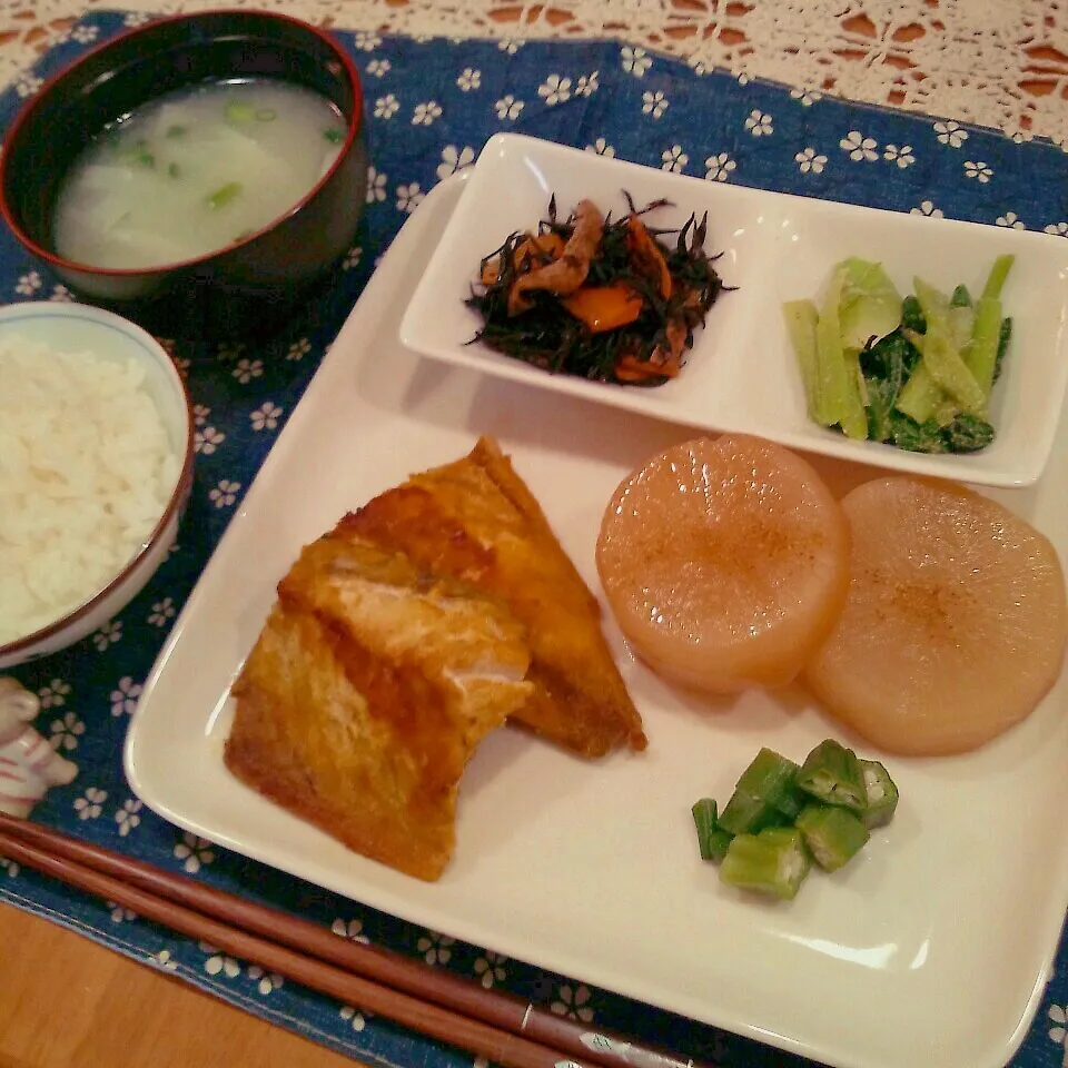 Snapdishの料理写真:サバのカレーソテーで晩ごはん|えるえるさん