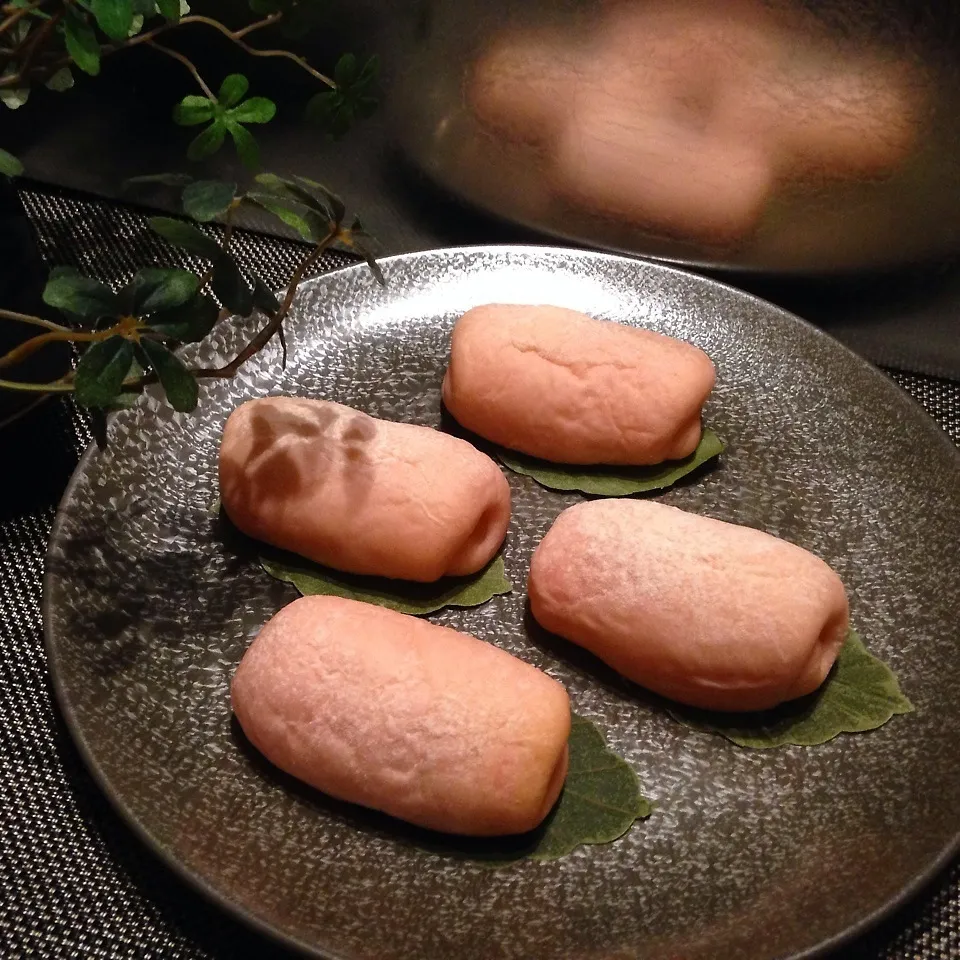 Snapdishの料理写真:桜色ふわもち白あんぱん|kumikoさん