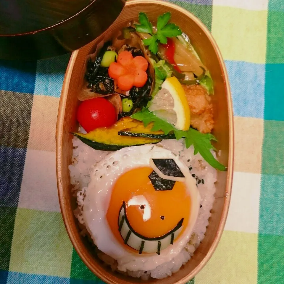 Snapdishの料理写真:目玉焼きで殺せんせー弁当|くりんさん