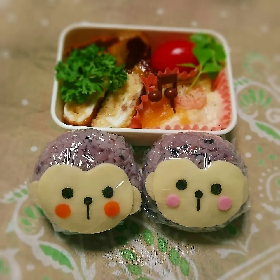 Snapdishの料理写真:おサルさんのおにぎり弁当|くりんさん