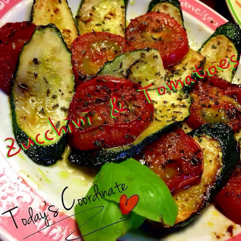 Snapdishの料理写真:Zucchini ＆ Tomatoes|meIna ＆ keInaさん