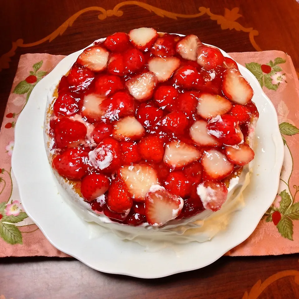 HOMEMADE Strawberry cake|meIna ＆ keInaさん