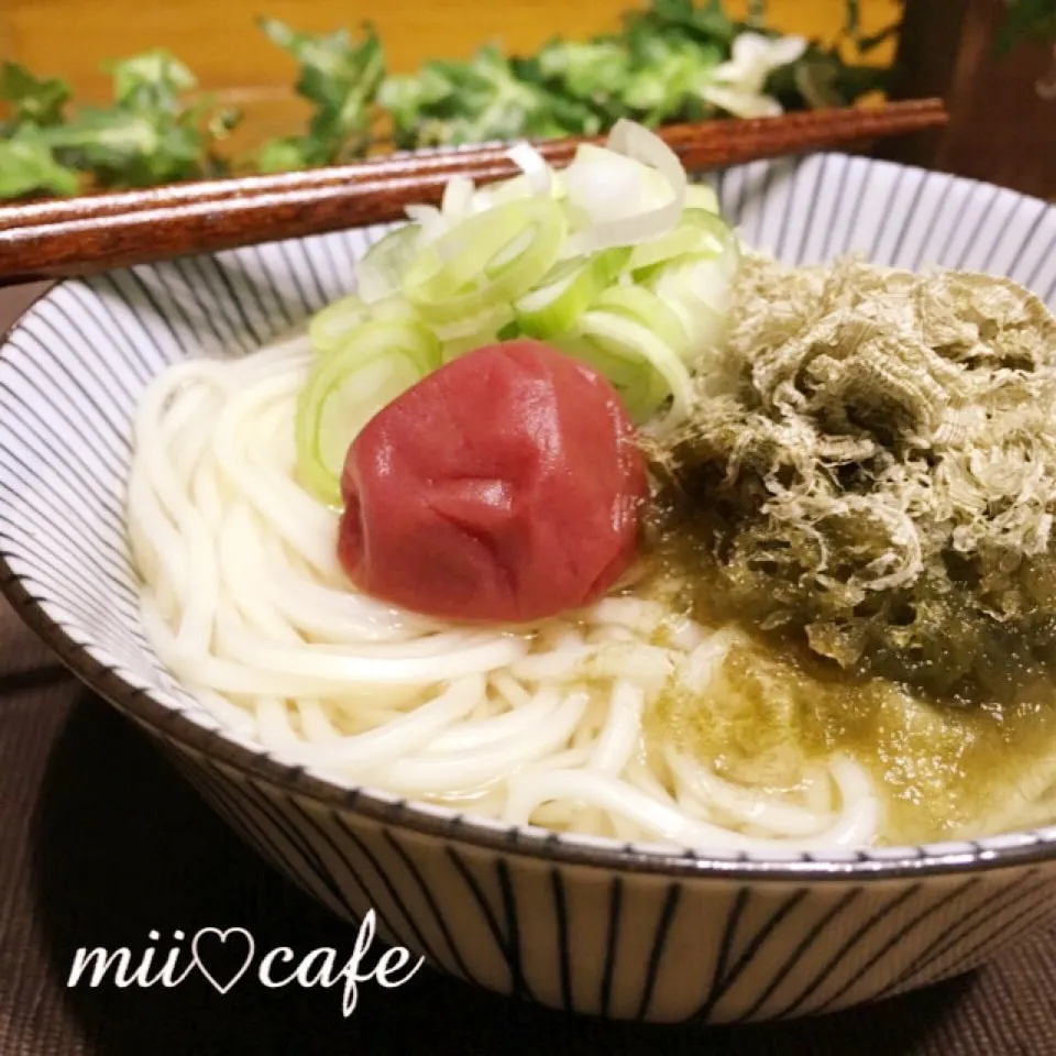 簡単♪ウメ〜♡とろろ昆布のあっさりにゅうめん|みぃさん