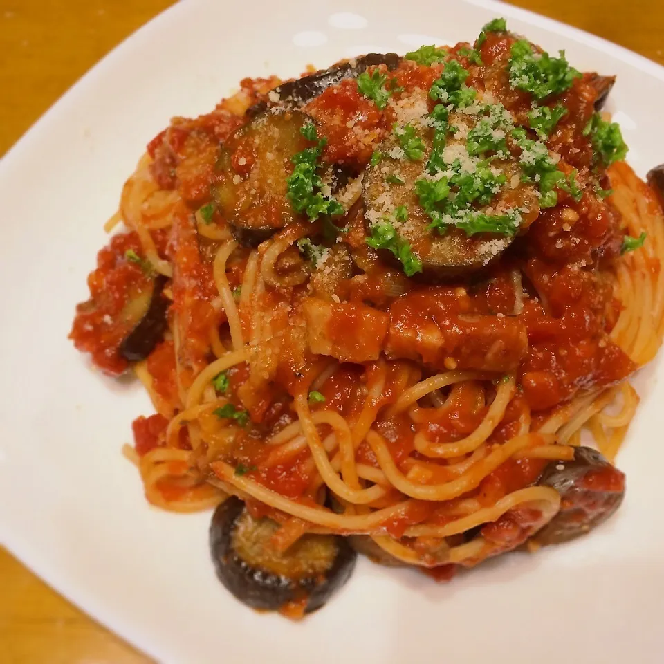 厚切りベーコンと茄子のトマトソースパスタ♡|みぃさん