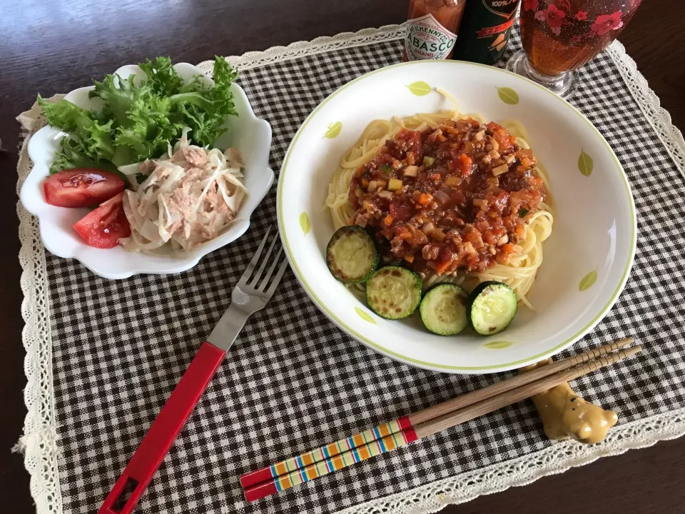 ミートソースパスタとオニオンツナサラダ|mimiさん