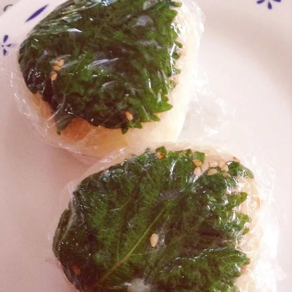 ゆうゆさんのまねっこです。シソおにぎり|きょうさん