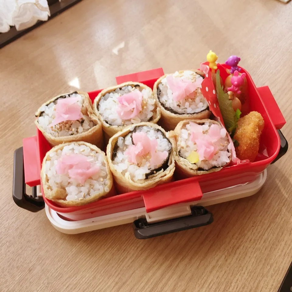 Snapdishの料理写真:女子大生1年 稲荷巻き弁当|あこみさん