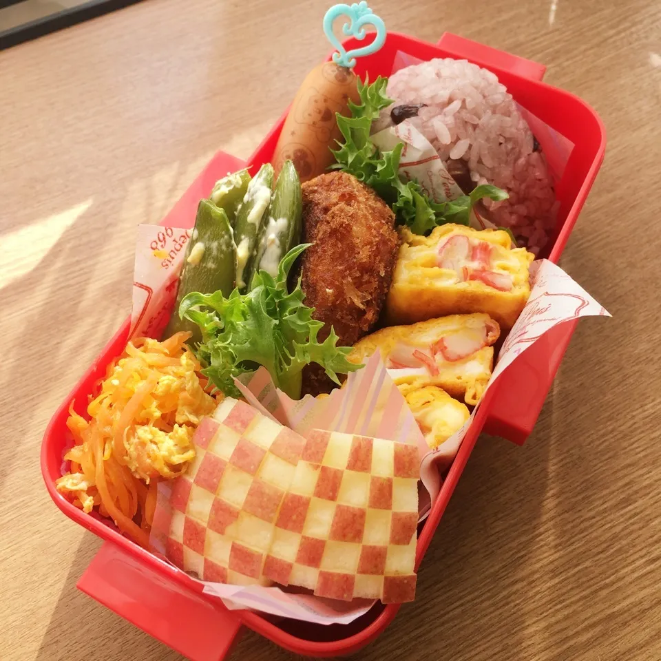 Snapdishの料理写真:大学1年女子 赤飯お弁当|あこみさん