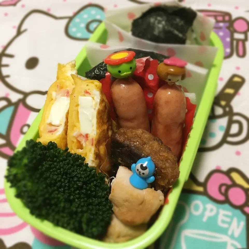 Snapdishの料理写真:高校3年♬女子 おにぎり弁当|あこみさん