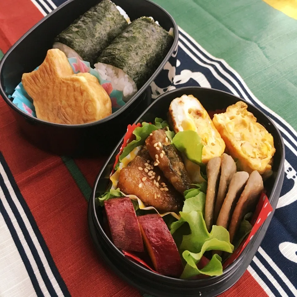 Snapdishの料理写真:高校3年女子♬おにぎり弁当|あこみさん