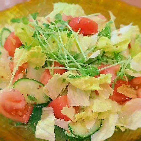 マスタード蜂蜜ドレッシングで食べるサラダ|okikaさん