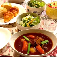 オリーブ牛すじ肉でビーフシチュー