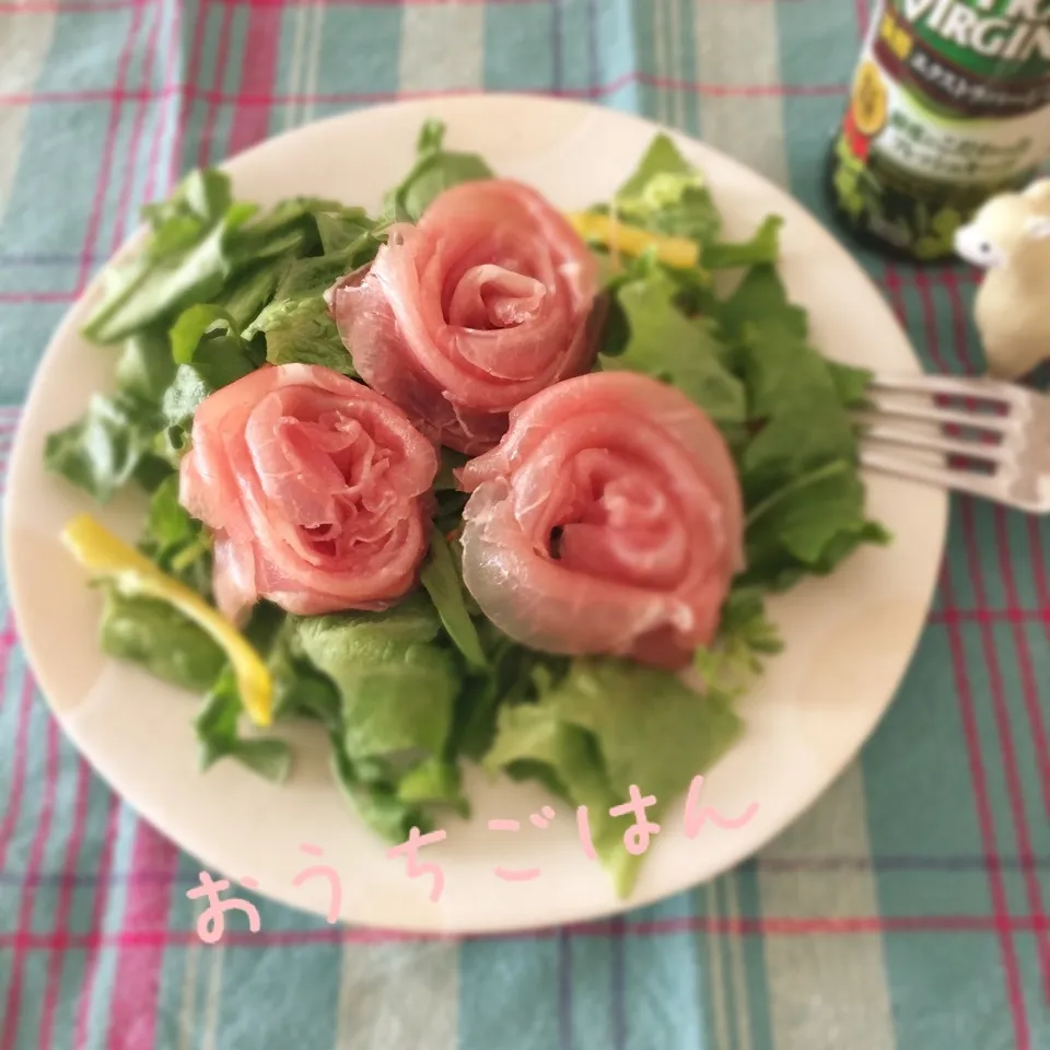 Snapdishの料理写真:生ハムで作るバラの花サラダ|miffyさん