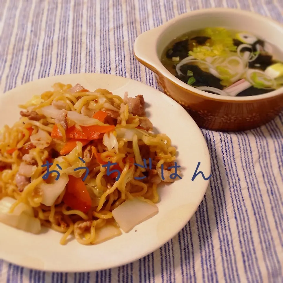 Snapdishの料理写真:オイスター焼きそばとねぎと海苔の中華風スープ|miffyさん