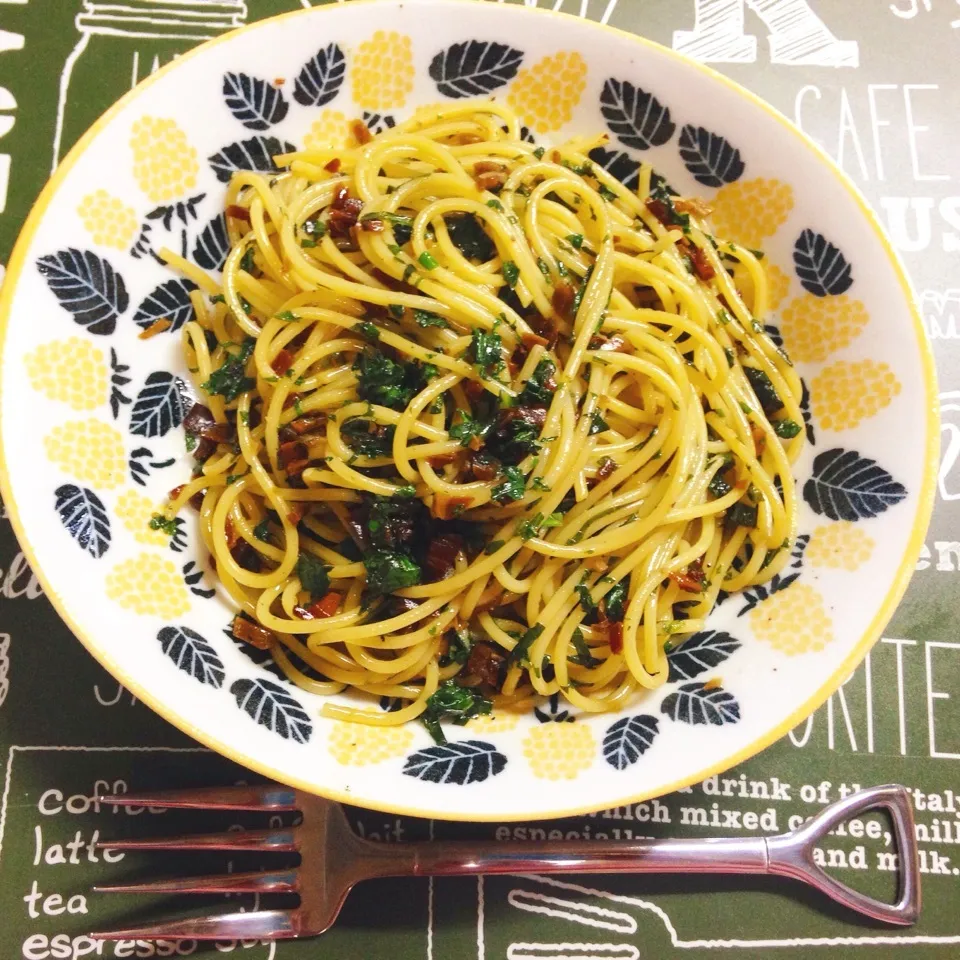 Snapdishの料理写真:バジルと大葉とニンニクのしょうゆ漬けのパスタ🍝|Sakiko Daichoさん