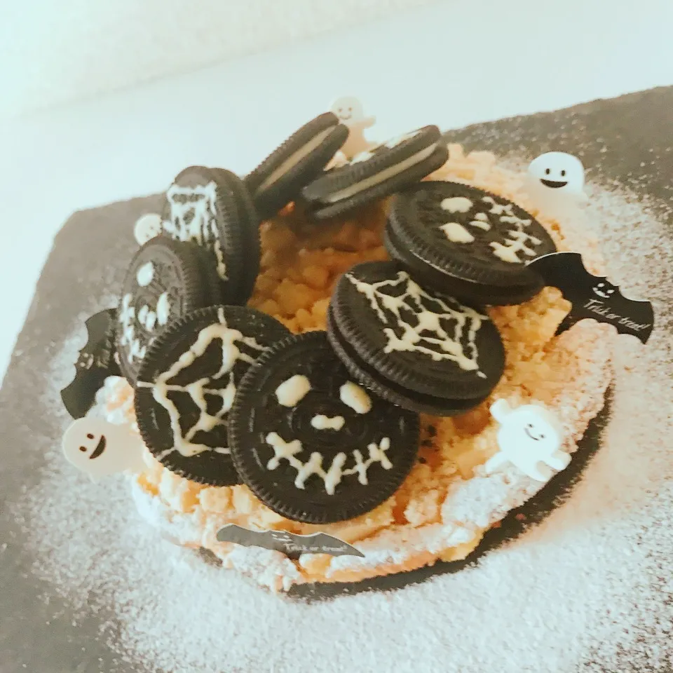 オレオで飾り付けハロウィンケーキ リンゴのクランブルケーキ|❥°₊↤ꤾᴞЕ↦₊°❥さん