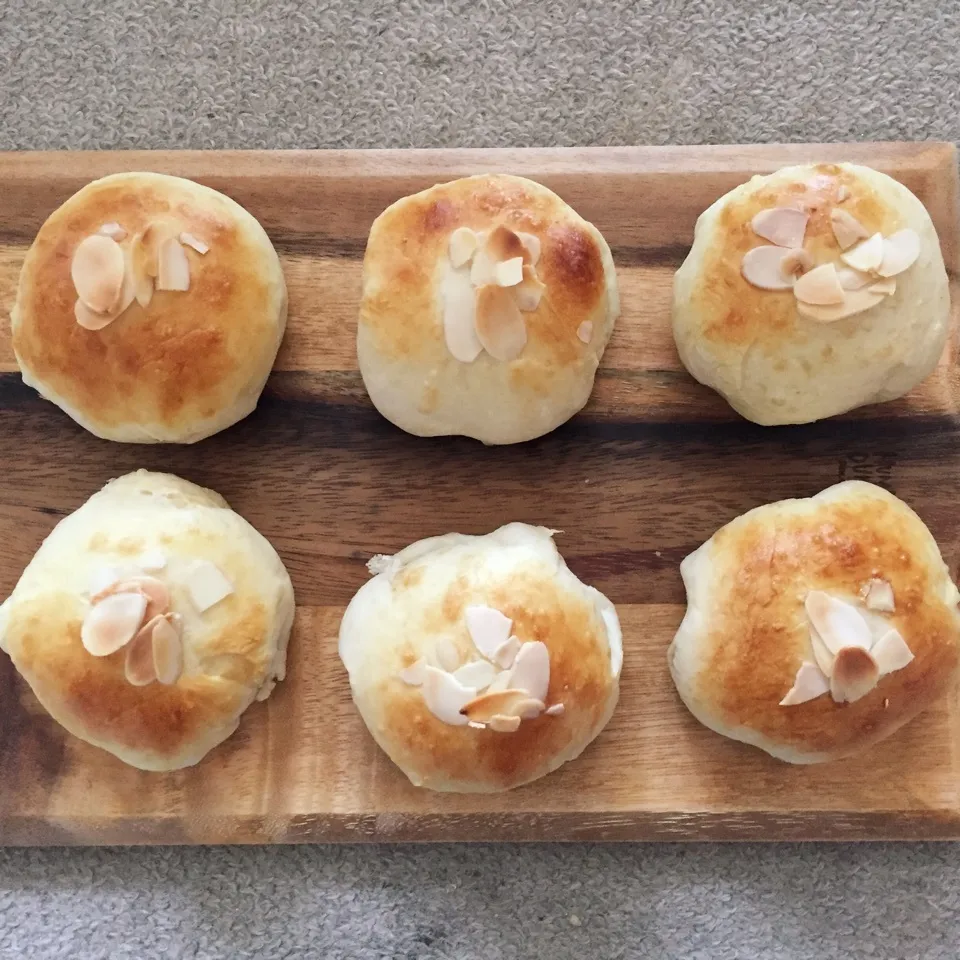 いびつ〜なふわふわクリームパン🥐|❁︎na--na❁︎Nさん