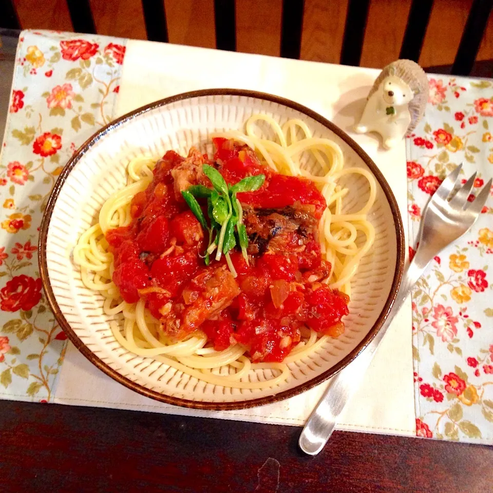 鯖缶とトマトのパスタ🍝|naonaomimichanさん