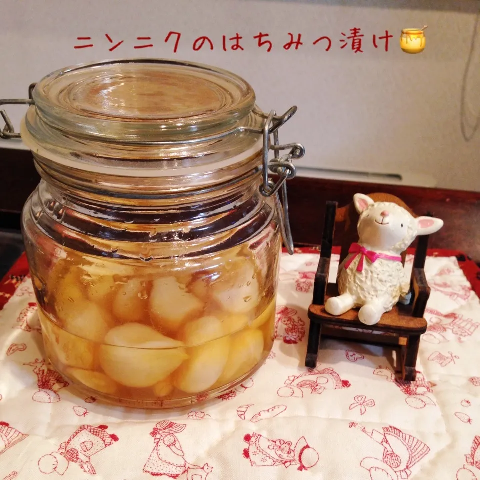 Snapdishの料理写真:ニンニクのはちみつ漬け🍯|naonaomimichanさん