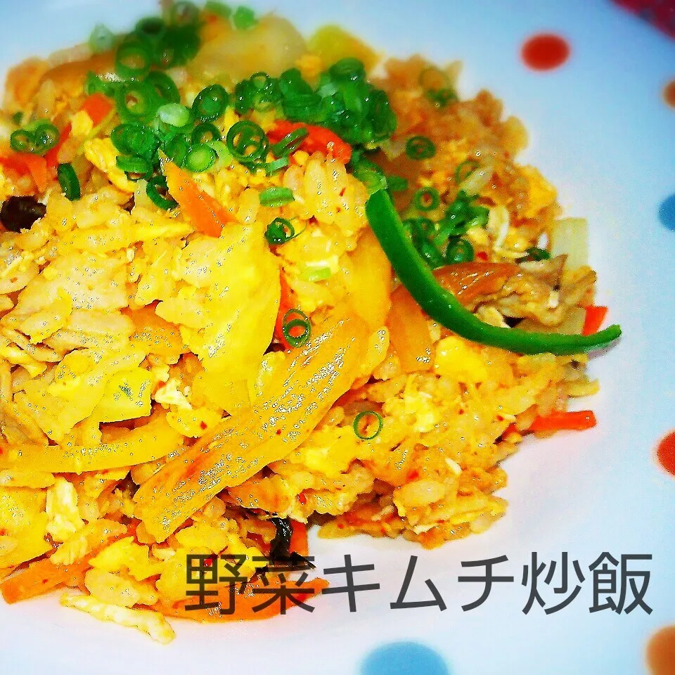 味付けはアレだけ♥夏バテ解消レシピ🎵野菜キムチ炒飯|あんみっちゃんさん