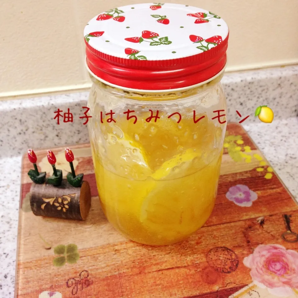 Snapdishの料理写真:風邪予防に柚子はちみつ生姜レモン🍋|naonaomimichanさん