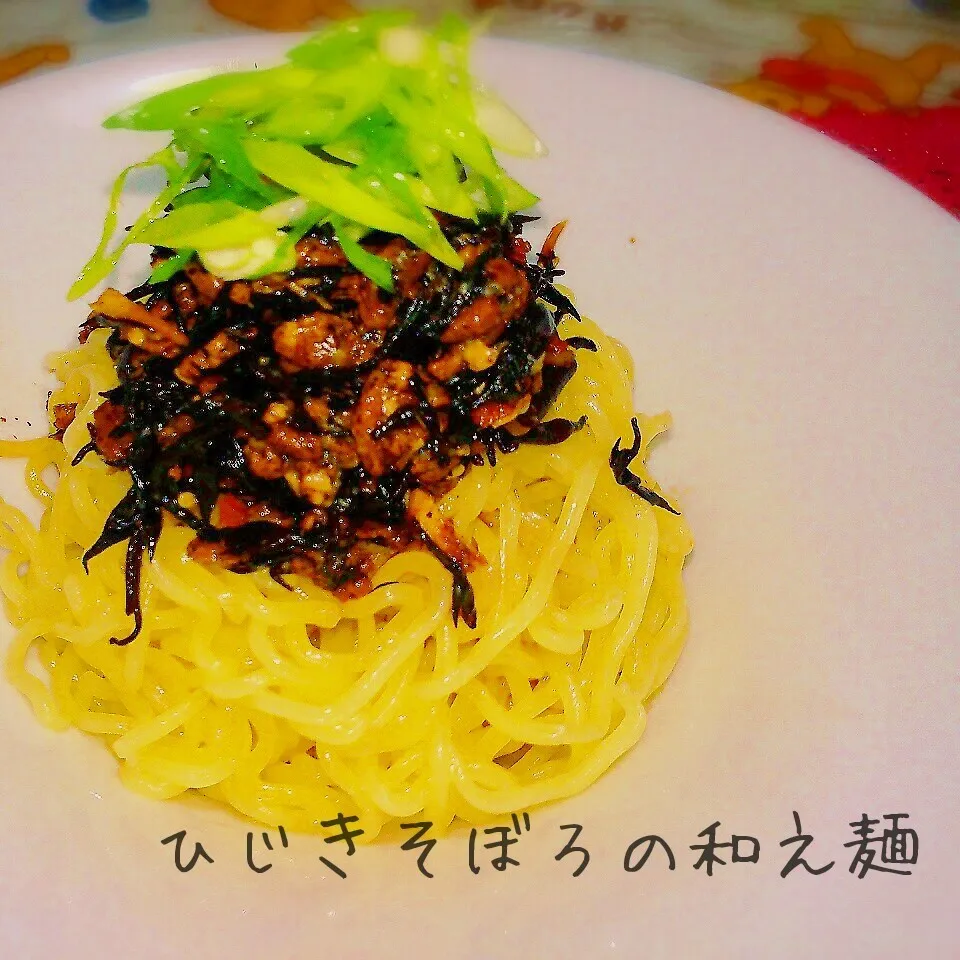 Snapdishの料理写真:栄養満点♪ひじきそぼろの和え麺|あんみっちゃんさん