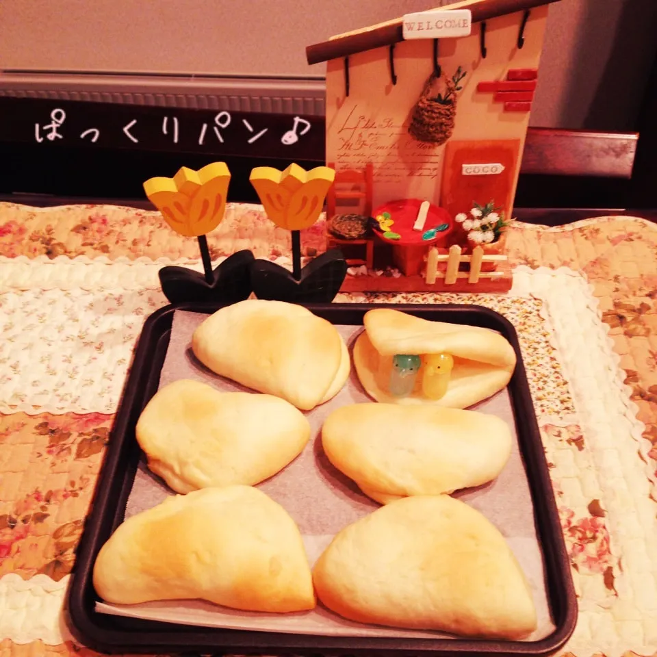 Snapdishの料理写真:suzさん❤️のぱっくりパン焼きました🍞|naonaomimichanさん