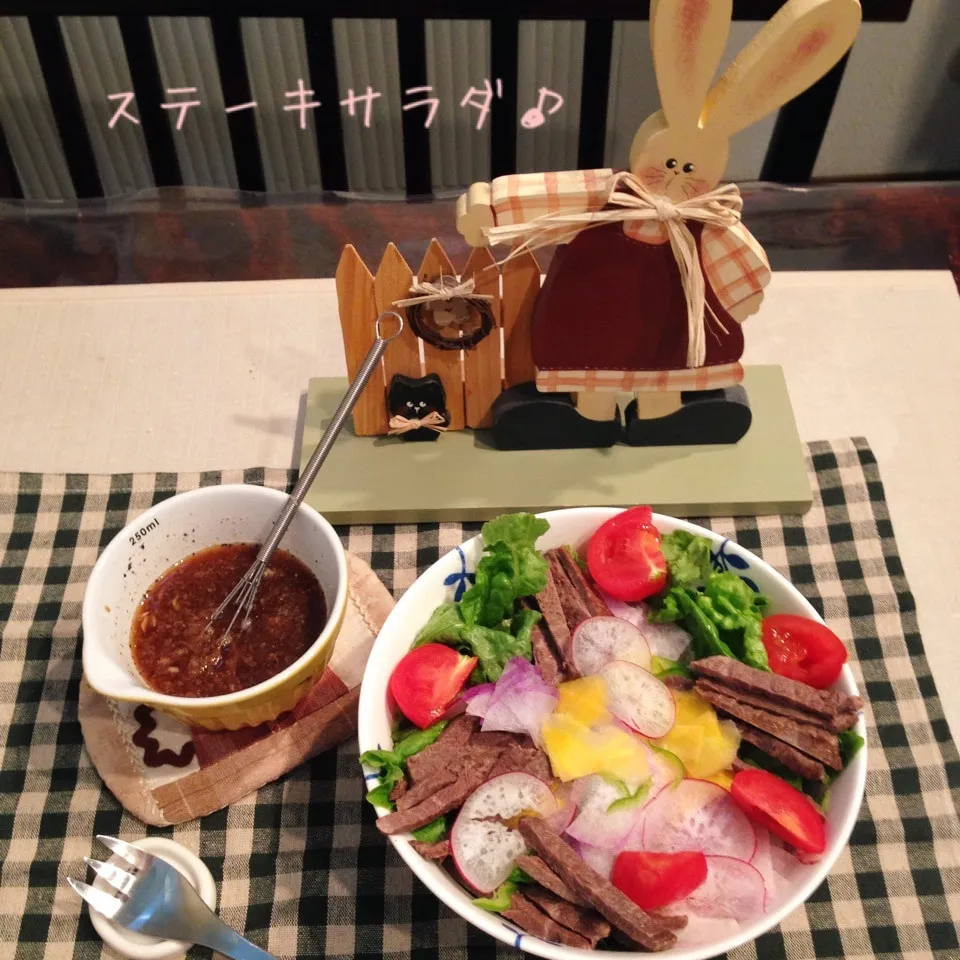 Snapdishの料理写真:自家製ソースでステーキサラダ♪|naonaomimichanさん