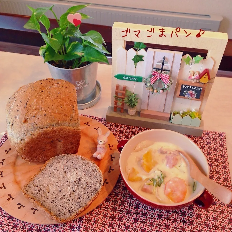 Snapdishの料理写真:かのりちゃん♡のゴマごまパン♪|naonaomimichanさん