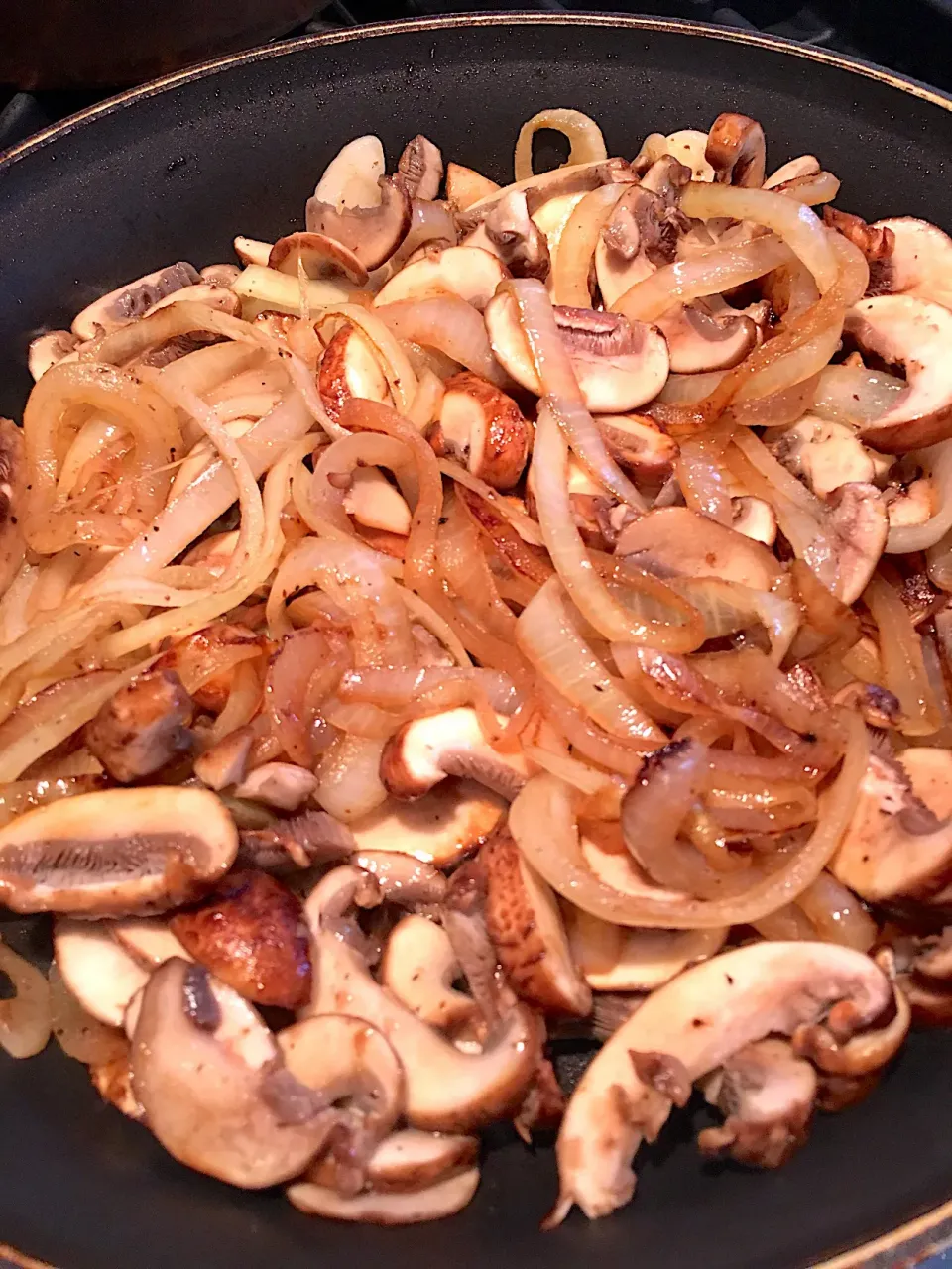 Snapdishの料理写真:Sautéed onions & cremini mushrooms🍄  #sautéedonionsmushroom  #sautéedmushrooms|🌺IAnneさん