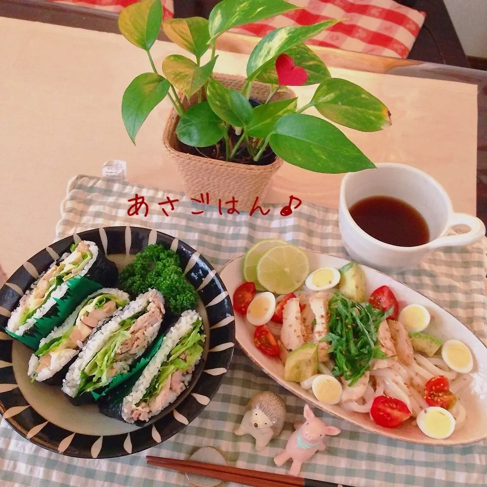 Snapdishの料理写真:おにぎらずと冷やしうどんで休日朝ごはん♪|naonaomimichanさん