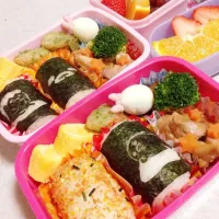 Snapdishの料理写真:小学生娘たちのオリエンテーリングお弁当|あんころさん