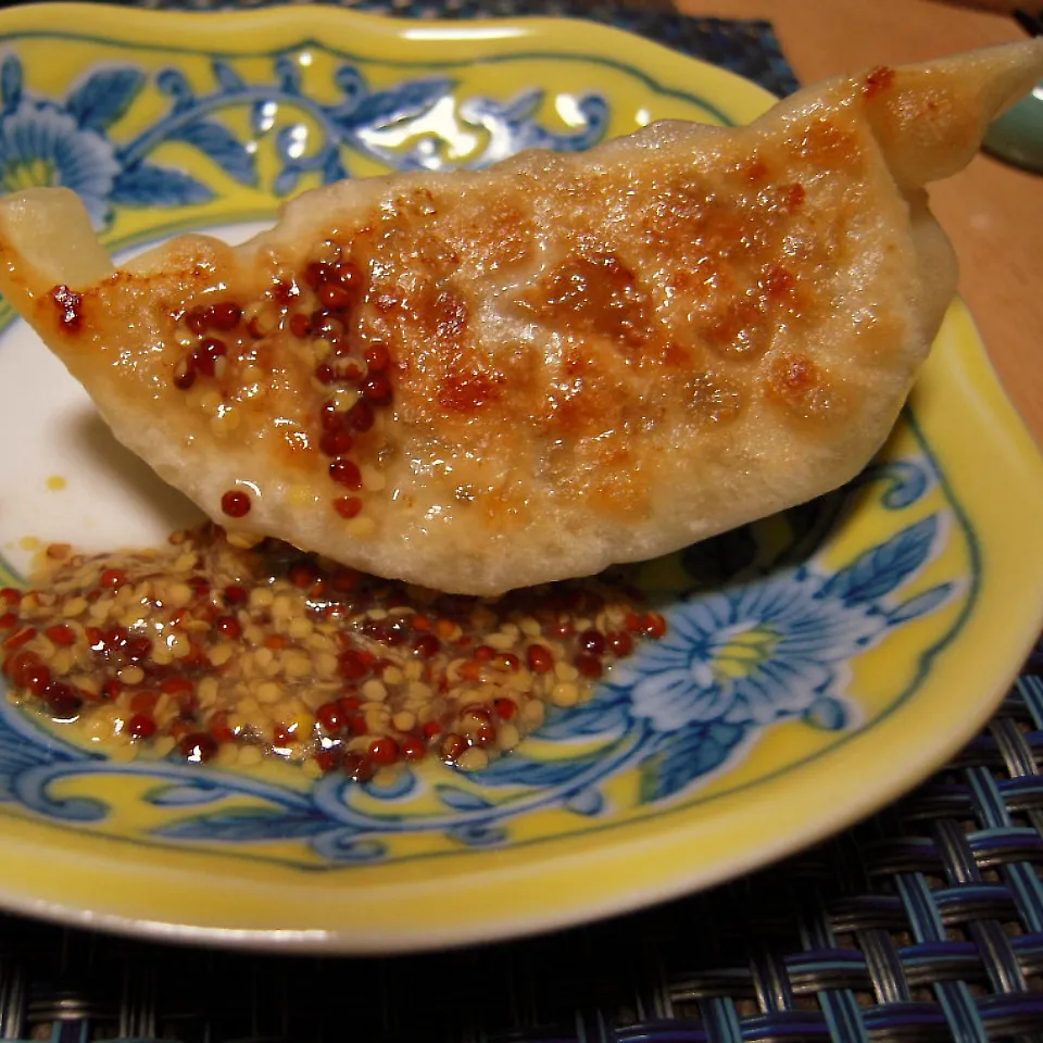 粒マスタードで焼き餃子|梟姉さんさん