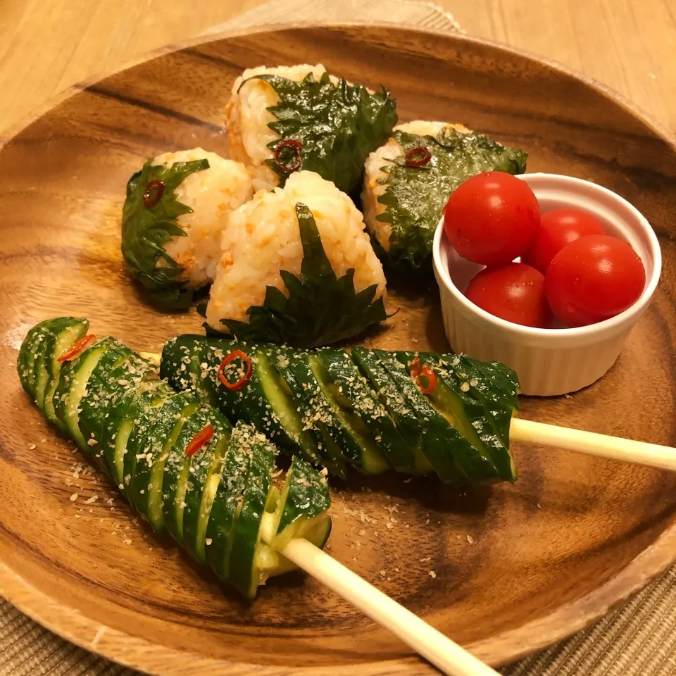 じゃばら胡瓜🥒のお漬物🤗まねっこ 鮭🍙|あとさん