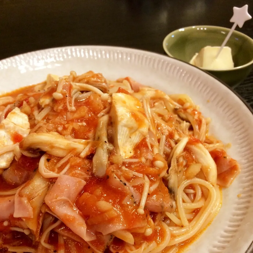 トマトとキノコのパスタ|さーたんさん