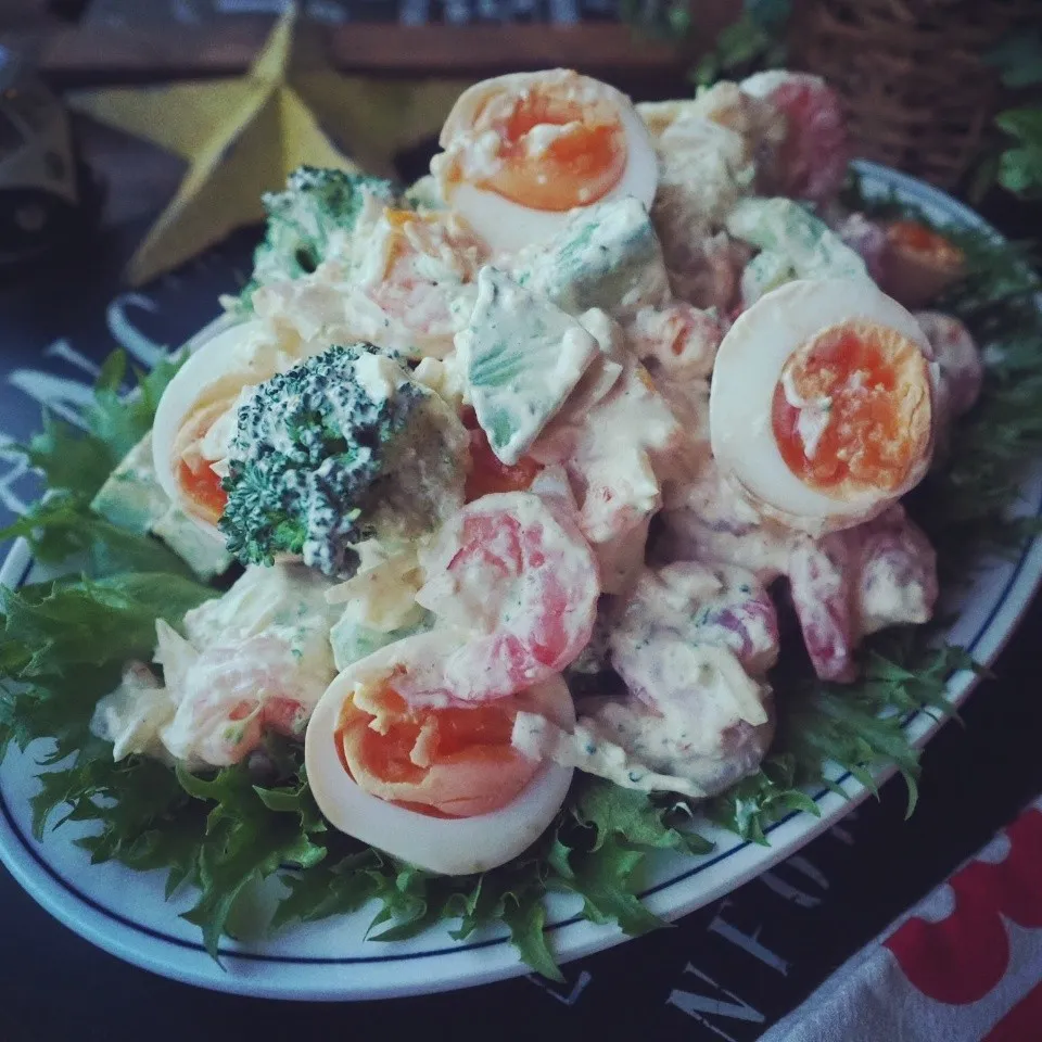 抱えて食べたい❤️絶品味卵で海老アボカドのタルタルサラダ♪|しゃなママさん