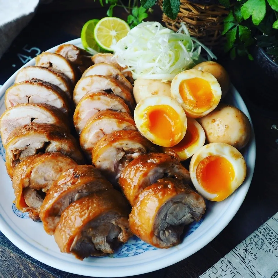 ラップとレンジでめちゃ簡単♪ピリ辛味噌味鶏チャーシュー♪|しゃなママさん