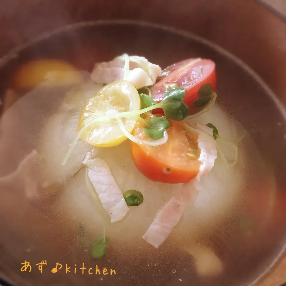 Snapdishの料理写真:旦那を唸らせた‼︎新玉ねぎ丸ごとコンソメスープ♡|あずさん