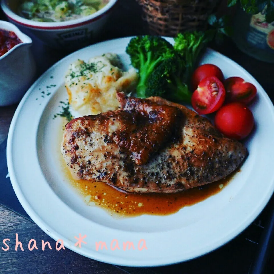 Snapdishの料理写真:クリスマスディナーにも♪むね肉でヘルシーローストチキン♪|しゃなママさん