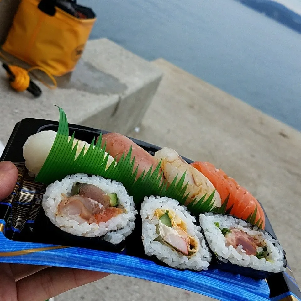 えぇ~っと。。。昨日から寝ずに晩飯仕入れ|masaki .fさん