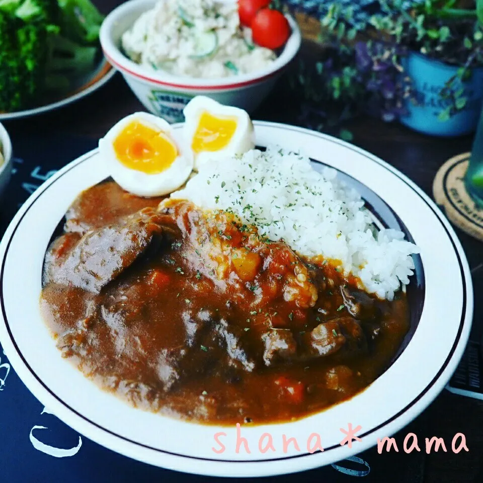 Snapdishの料理写真:コラーゲンたっぷりとろんとろ～ん♪我が家の牛すじカレー♪|しゃなママさん