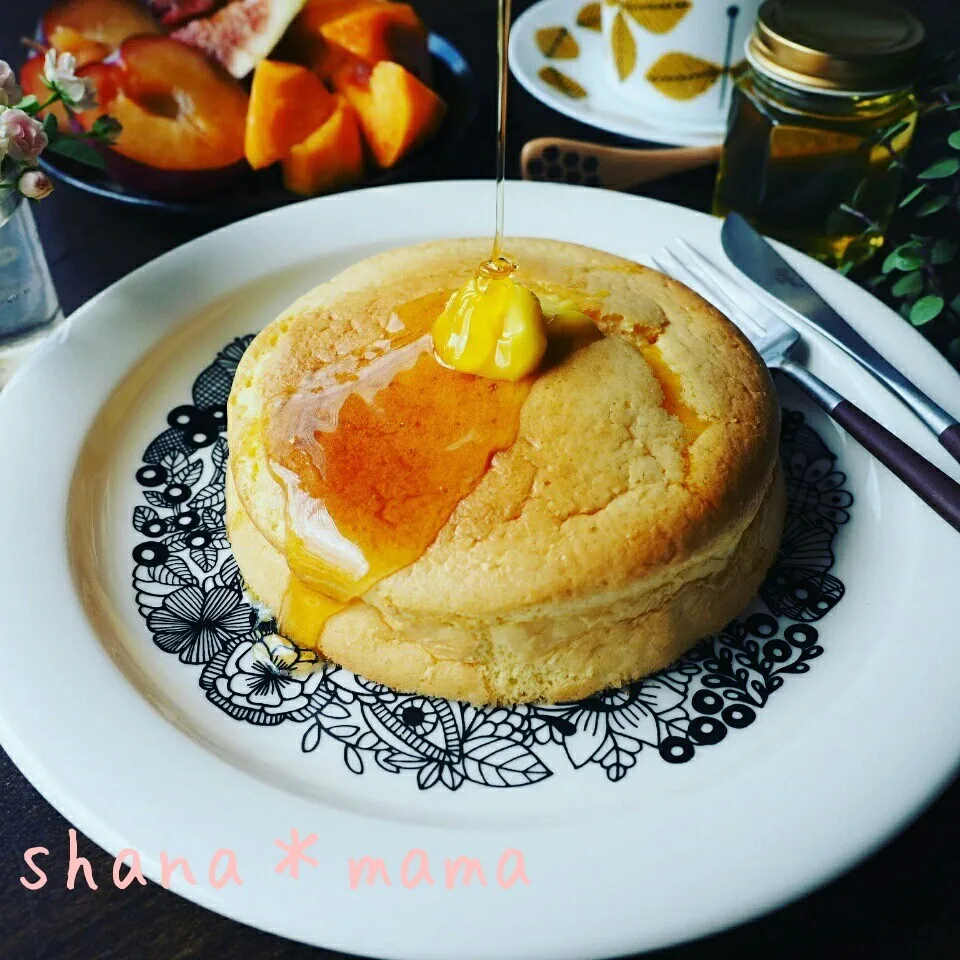 Snapdishの料理写真:レシピ大幅改良♪ふわんふわ～んなシンプルスフレパンケーキ♪|しゃなママさん